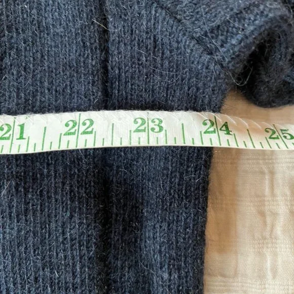 New Zealand Wool Crewneck Sweater - L - Picture 3 of 8